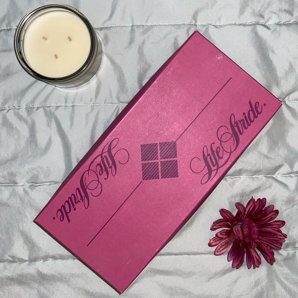 Vintage Life Stride Flowery Heels - Picture 3 of 6